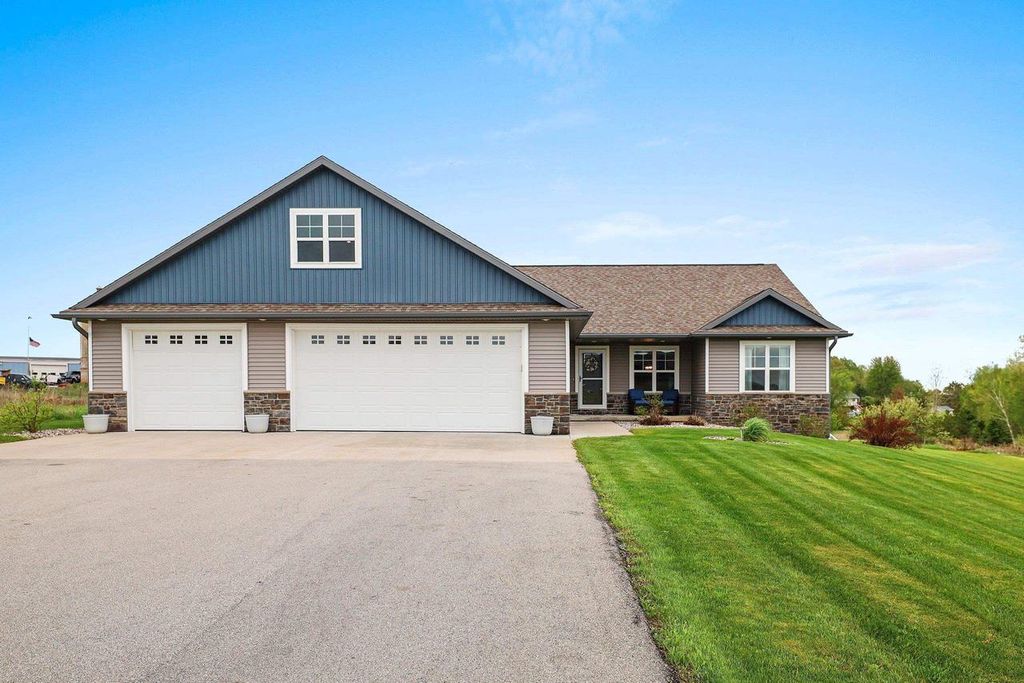 Photo of 458 High Ridge TRAIL, Pulaski, WI 54162 (MLS # 50325867)