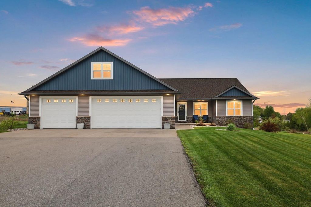 Photo of 458 High Ridge TRAIL, Pulaski, WI 54162 (MLS # 50325867)