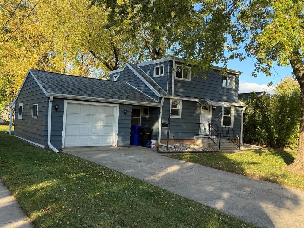 Photo of 1620 E Randall AVENUE, Appleton, WI 54911 (MLS # 50317340)