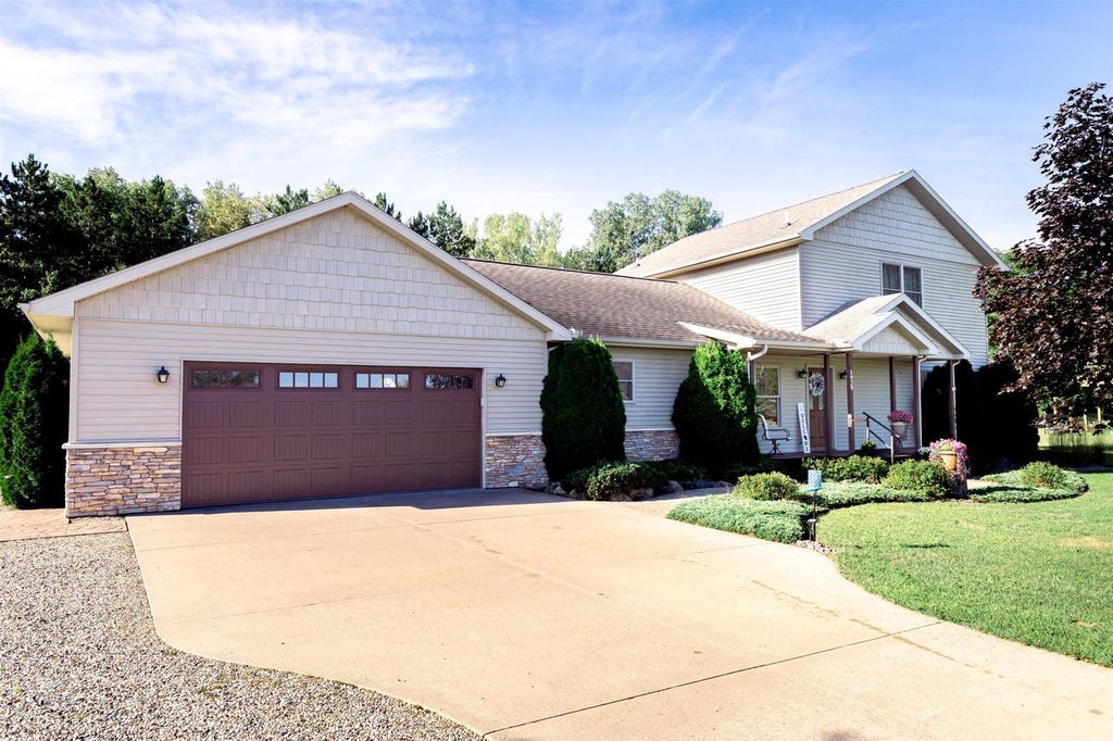 Photo of 1929 Lakes Edge LANE, Friendship, WI 53934 (MLS # 2029502)