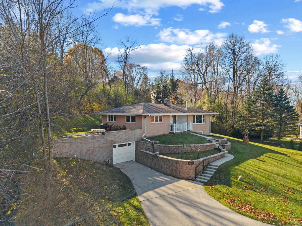 Photo of 18785 Davidson ROAD, Brookfield, WI 53045 (MLS # 1942937)