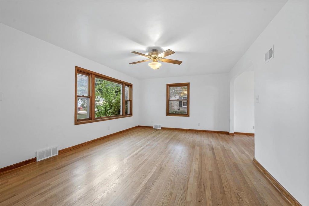 Photo of 1427 Emilie STREET, Green Bay, WI 54301 (MLS # 50333197)