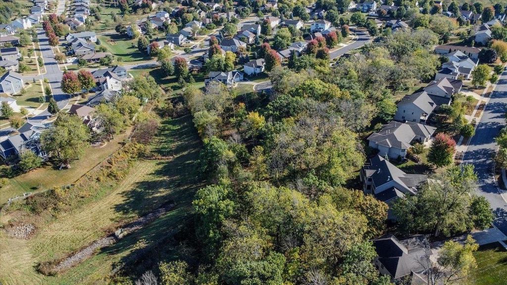 Photo of 121 Autumnwood CIRCLE, Mount Horeb, WI 53572 (MLS # 2010299)