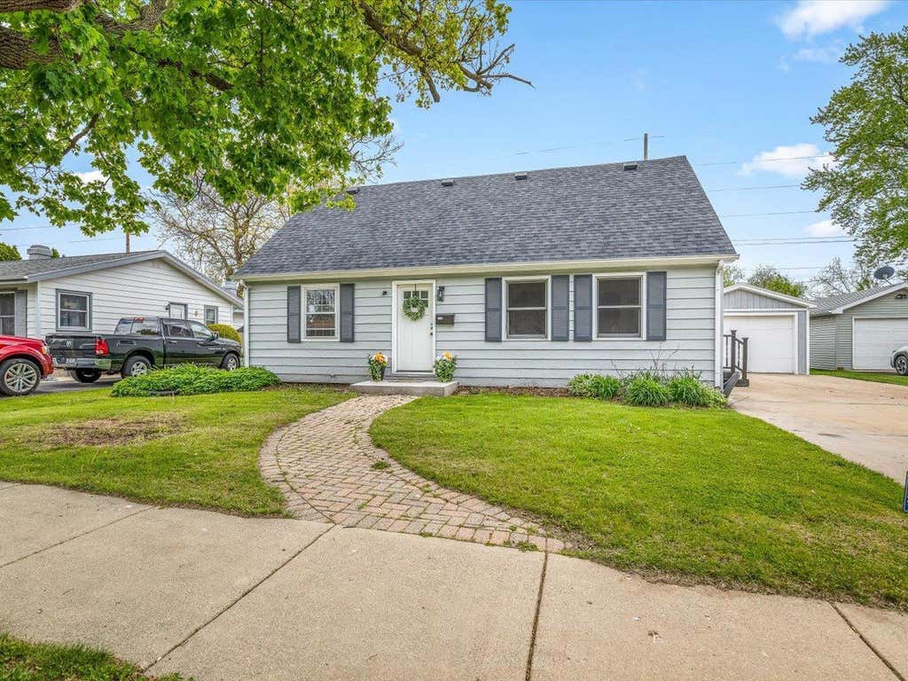 Photo of 1204 E Wisconsin STREET, Delavan, WI 53115 (MLS # 2025830)
