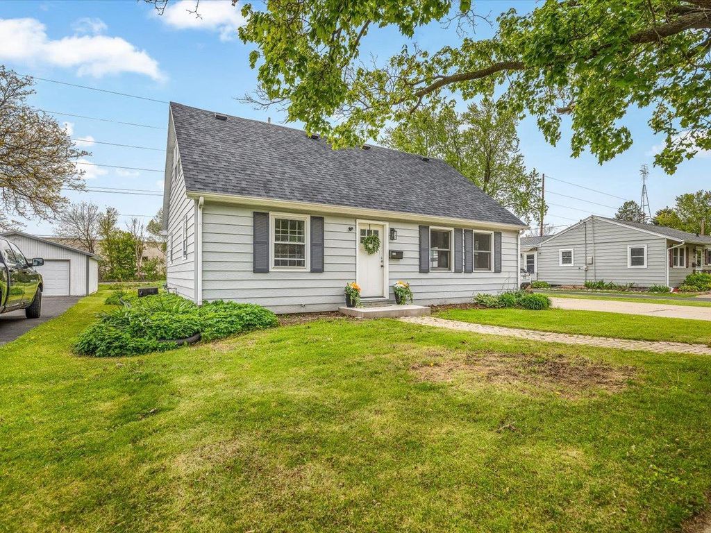 Photo of 1204 E Wisconsin STREET, Delavan, WI 53115 (MLS # 2025830)
