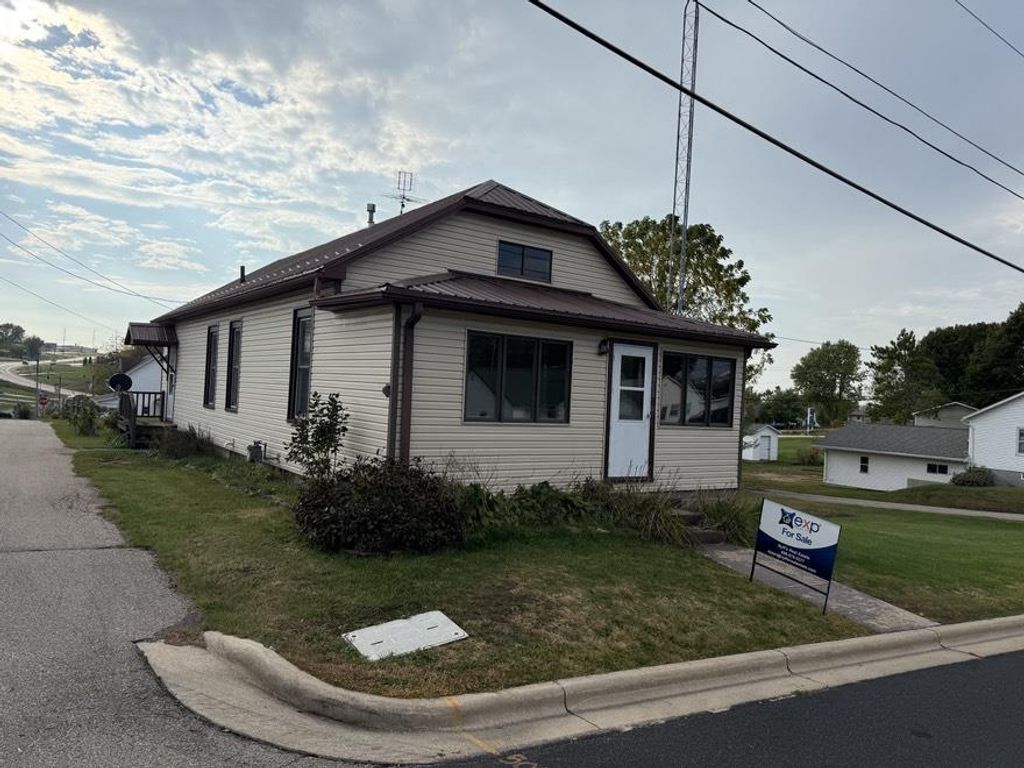 Photo of 504 W High STREET, Shullsburg, WI 53586 (MLS # 2010961)