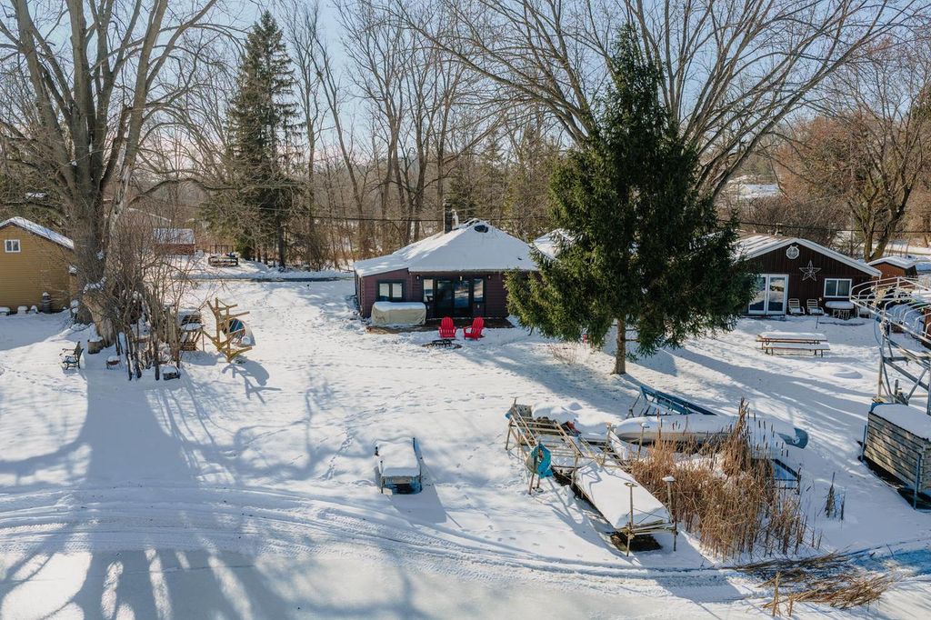 Photo of 5040 Lakeview AVENUE, Hubertus, WI 53033 (MLS # 1946768)