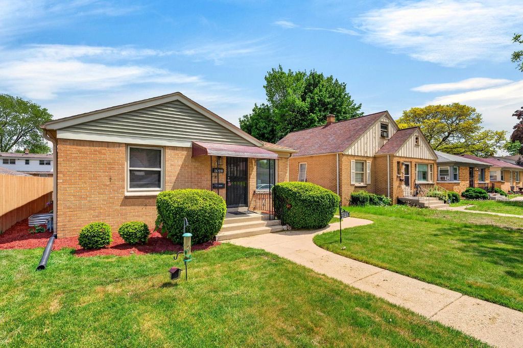 Photo of 4940 N 65th STREET, Milwaukee, WI 53218 (MLS # 1963234)