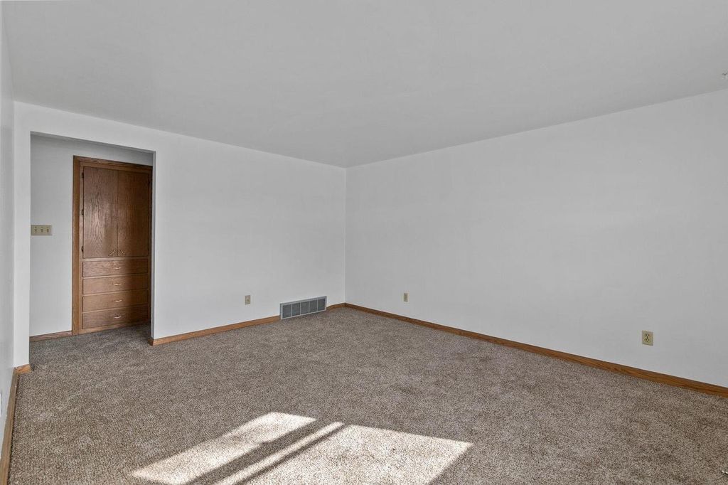 Photo of 980 8th STREET, Menasha, WI 54952 (MLS # 50321416)