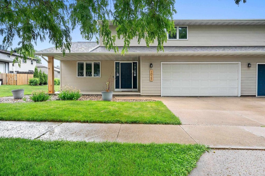 Photo of 1023 W Ridgeview DRIVE, Appleton, WI 54914 (MLS # 50327291)
