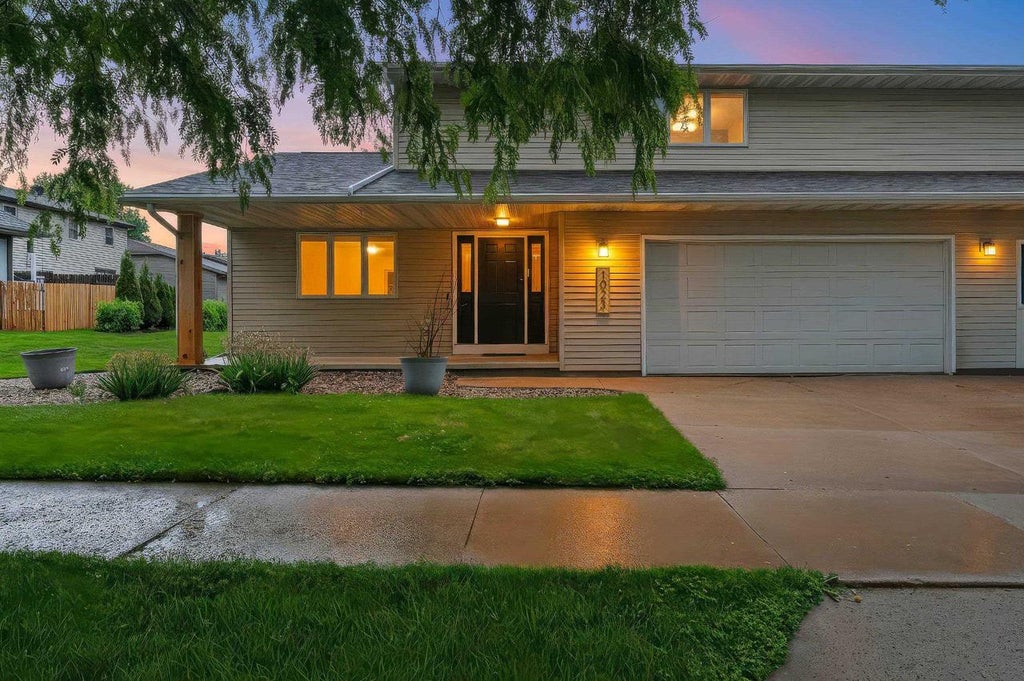 Photo of 1023 W Ridgeview DRIVE, Appleton, WI 54914 (MLS # 50327291)