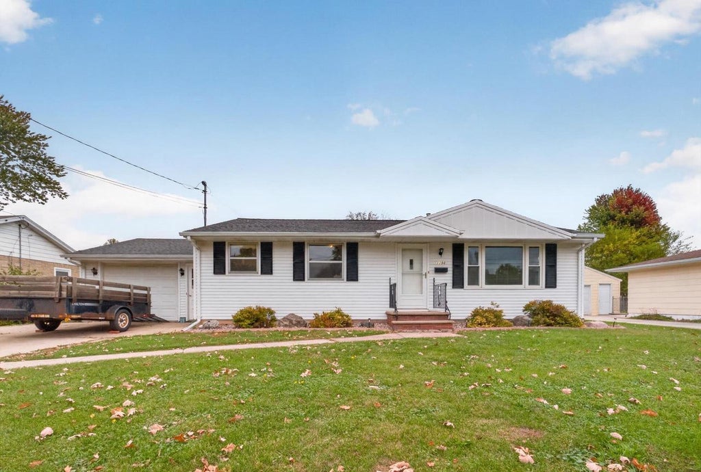 Photo of 1198 Langlade AVENUE, Green Bay, WI 54304 (MLS # 50334460)