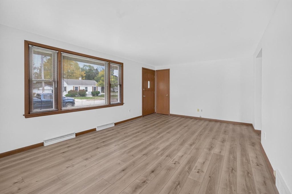 Photo of 1198 Langlade AVENUE, Green Bay, WI 54304 (MLS # 50334460)