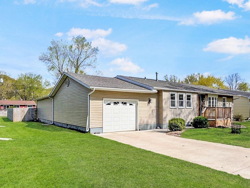 Photo of 304 S State STREET, Prairie Du Chien, WI 53821 (MLS # 2021631)