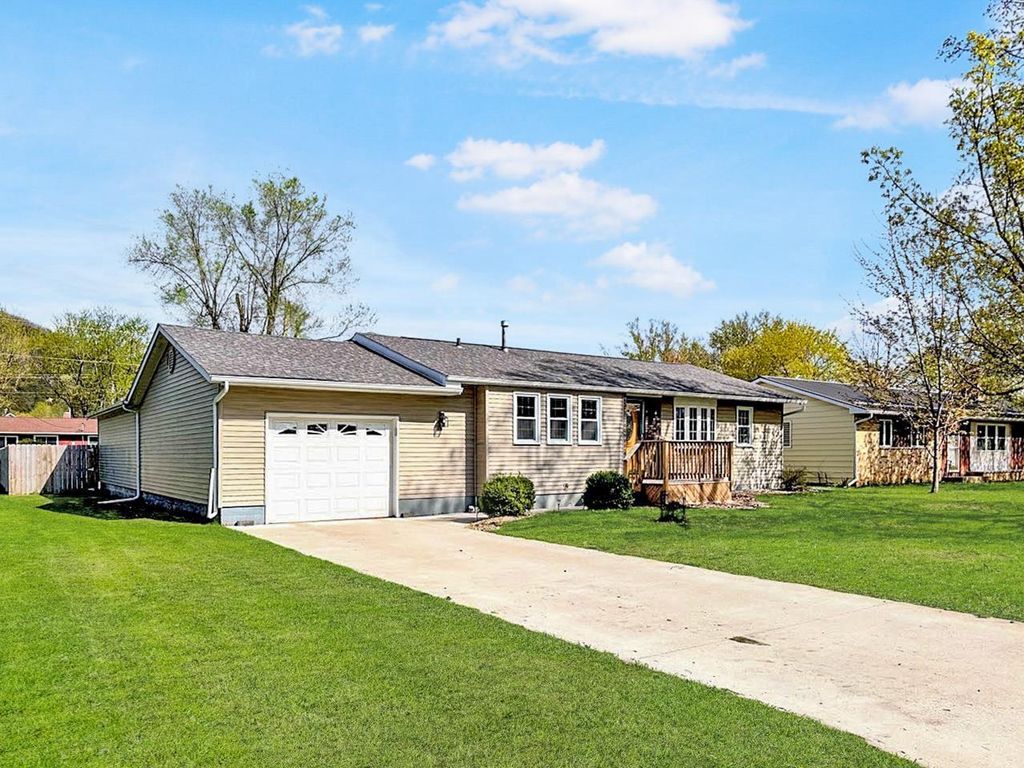 Photo of 304 S State STREET, Prairie Du Chien, WI 53821 (MLS # 2021631)