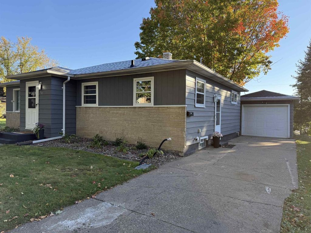 Photo of 1509 N 1st AVENUE, Wausau, WI 54401 (MLS # 22505061)