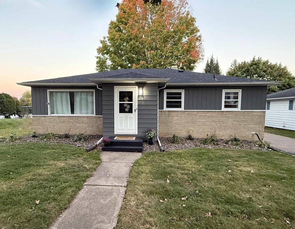 Photo of 1509 N 1st AVENUE, Wausau, WI 54401 (MLS # 22505061)