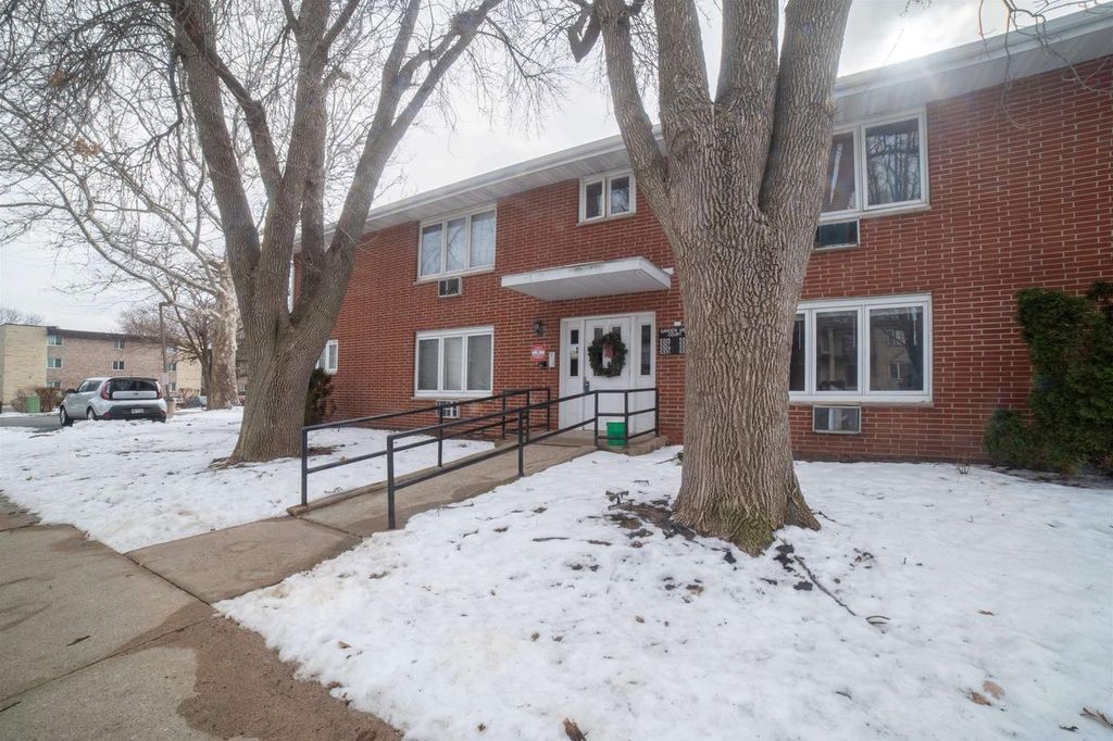 Photo of 5325 Garden View COURT #101, Madison, WI 53713 (MLS # 2016031)