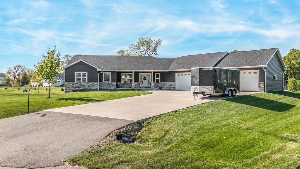 Photo of 5412 Wildwood COURT, Winneconne, WI 54986 (MLS # 50327960)