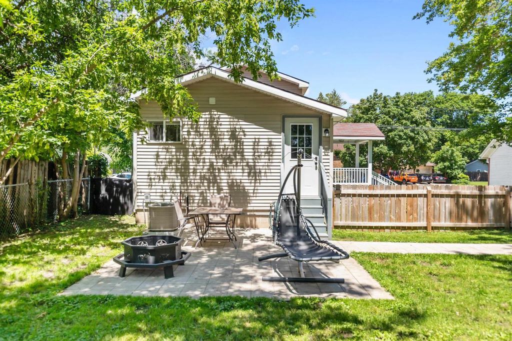 Photo of 23 W Nevada AVENUE, Oshkosh, WI 54901 (MLS # 50327917)