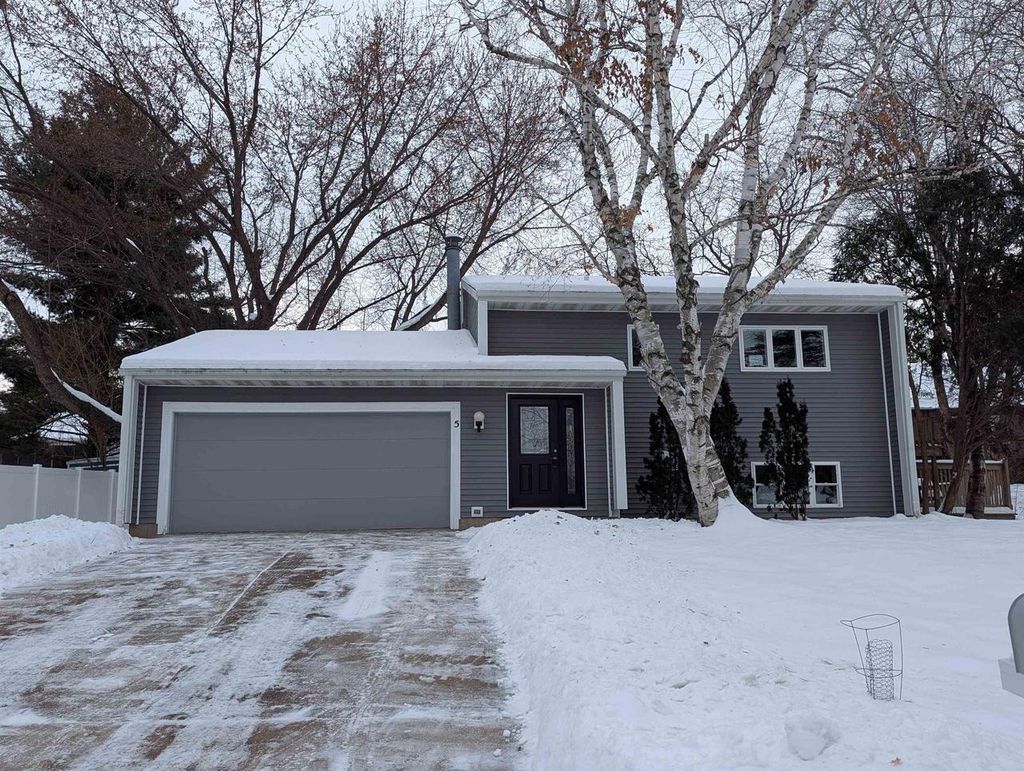 Photo of 5 E Spyglass COURT, Madison, WI 53717 (MLS # 2013729)