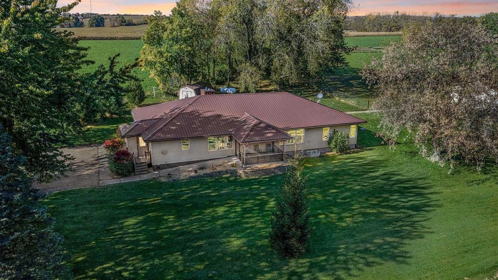 Photo of 1642 Greenway ROAD, Sun Prairie, WI 53590 (MLS # 2034664)