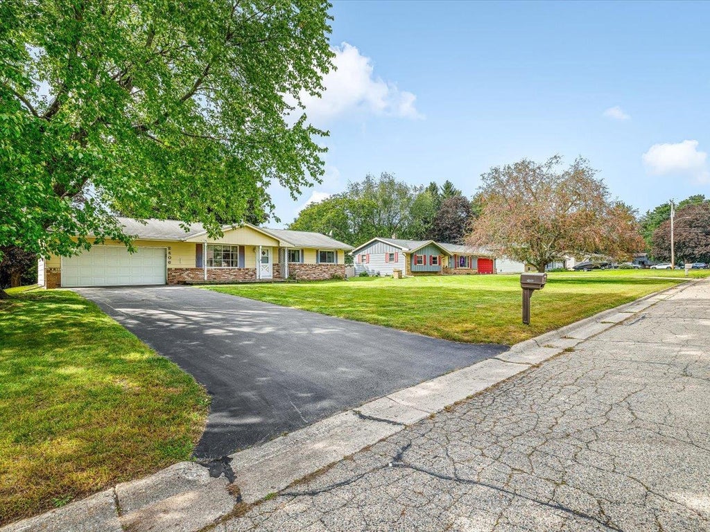 Photo of 2406 Skyline DRIVE, Beloit, WI 53511 (MLS # 2033434)