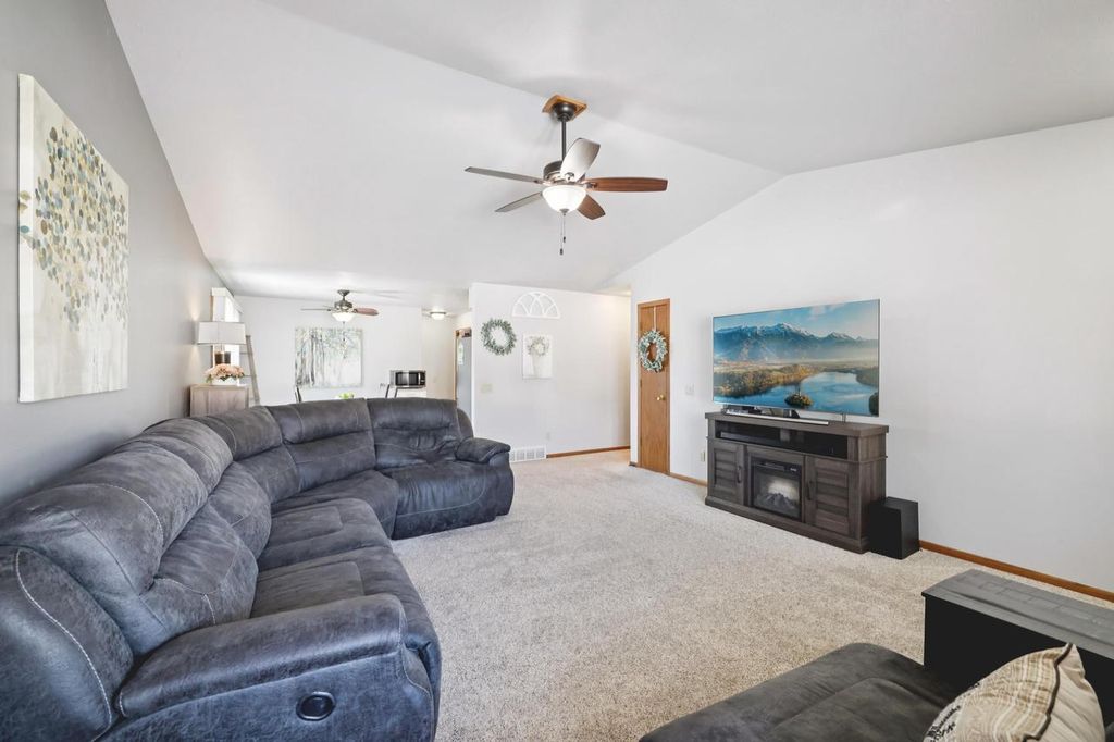 Photo of 839 Kimseth CIRCLE, Deerfield, WI 53531 (MLS # 2015693)