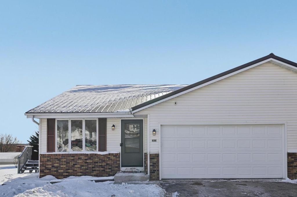 Photo of 839 Kimseth CIRCLE, Deerfield, WI 53531 (MLS # 2015693)
