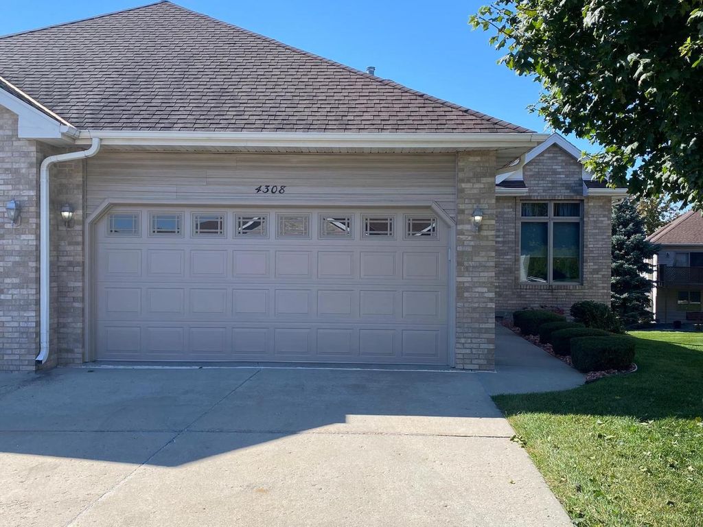 Photo of 2075 Parkwood COURT, Grafton, WI 53024 (MLS # 1945055)