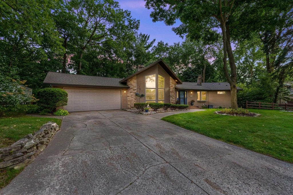 Photo of 3046 Bay View DRIVE, Green Bay, WI 54311 (MLS # 50333074)