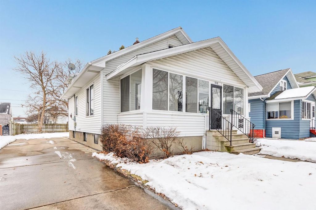 Photo of 1516 Cedar STREET, Green Bay, WI 54302 (MLS # 50320998)