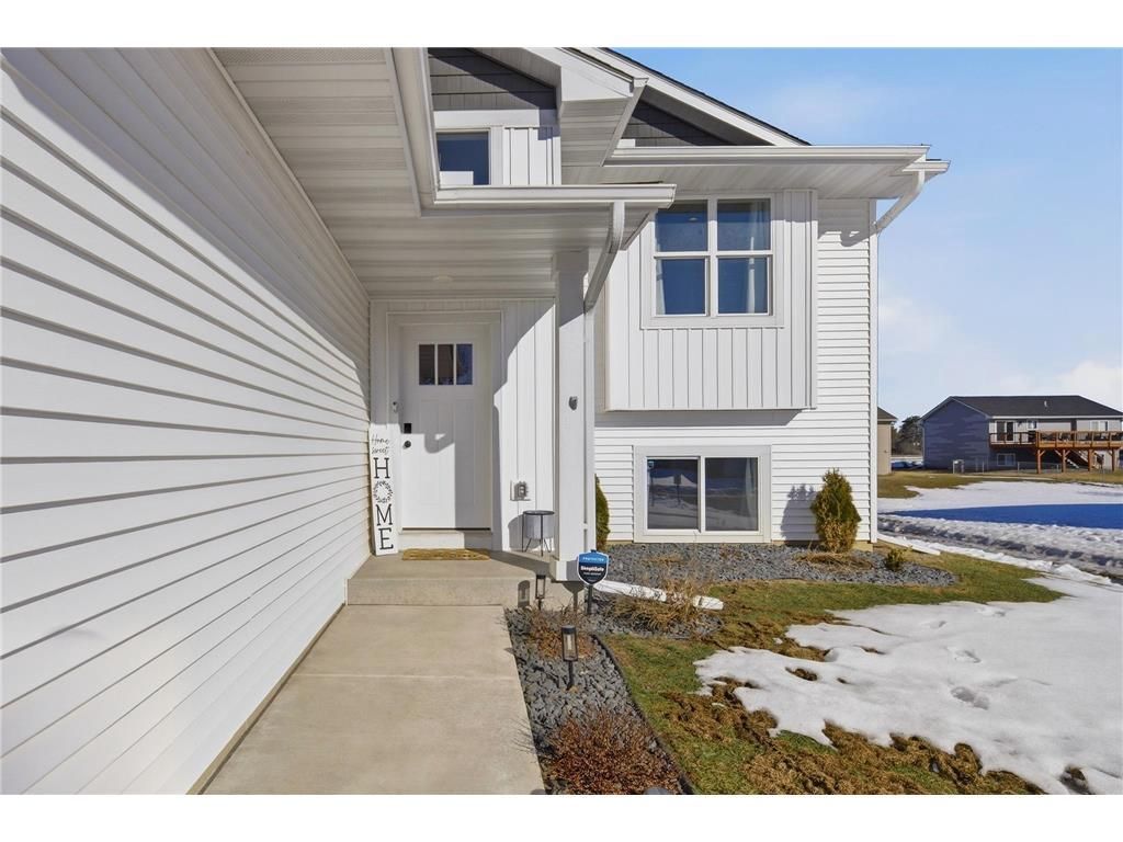Photo of 1064 Sharptail RUN, New Richmond, WI 54017 (MLS # 7028975)