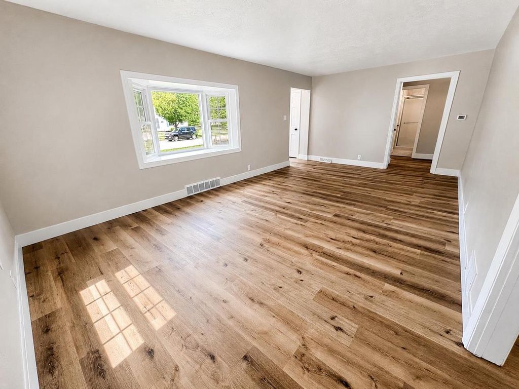Photo of 912 Ethel AVENUE, Green Bay, WI 54303 (MLS # 50326453)