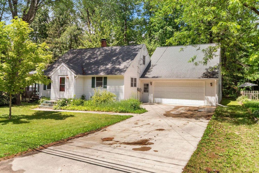 Photo of W8306 Cloverleaf Lake ROAD, Clintonville, WI 54929 (MLS # 50327561)