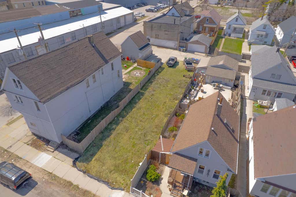 Photo of 2685 S 7th Street S STREET S, Milwaukee, WI 53215 (MLS # 1972922)