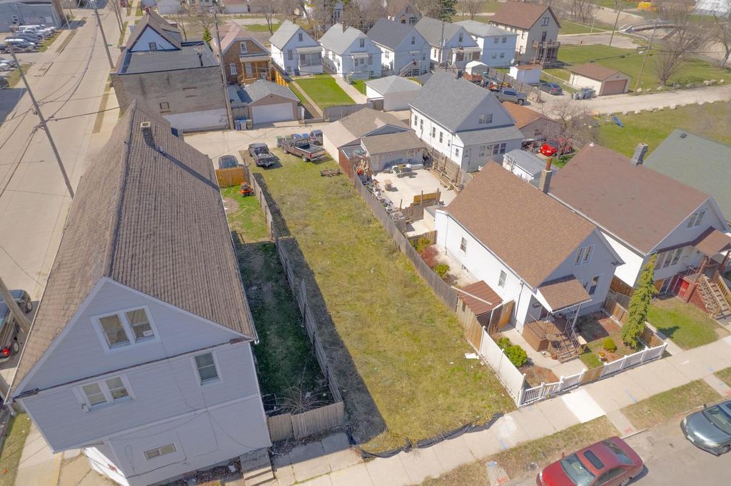 Photo of 2685 S 7th Street S STREET S, Milwaukee, WI 53215 (MLS # 1972922)