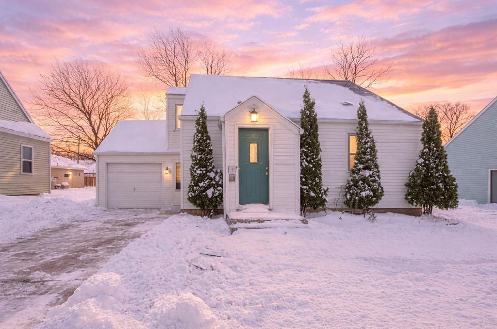 Photo of 1715 W Wisconsin AVENUE, Appleton, WI 54911 (MLS # 50319095)