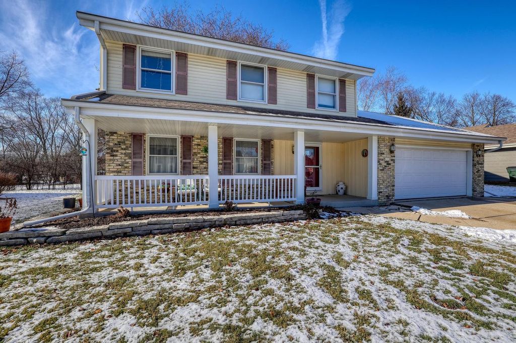 Photo of 4355 S Longview DRIVE, New Berlin, WI 53151 (MLS # 1947285)