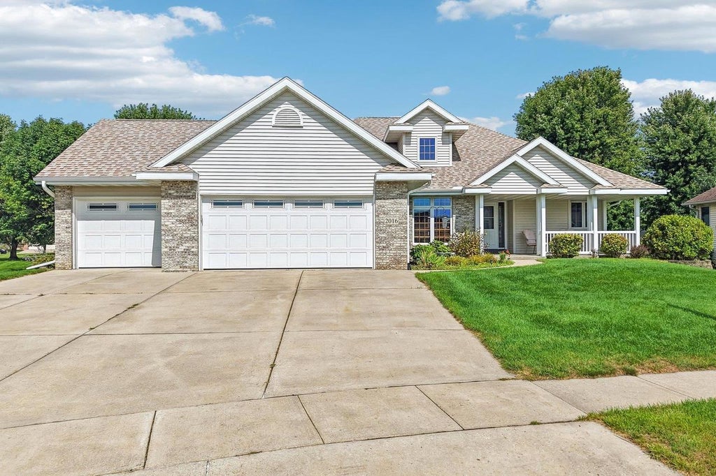 Photo of 2016 Tumbleweed DRIVE, Prairie Du Sac, WI 53578 (MLS # 2031664)