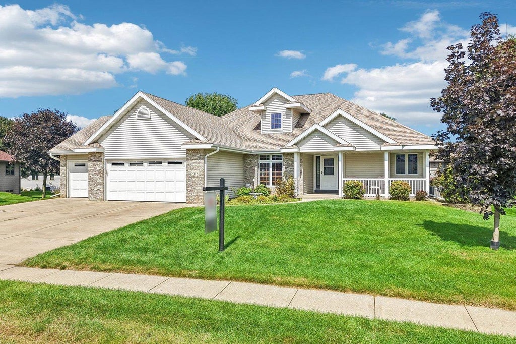 Photo of 2016 Tumbleweed DRIVE, Prairie Du Sac, WI 53578 (MLS # 2031664)