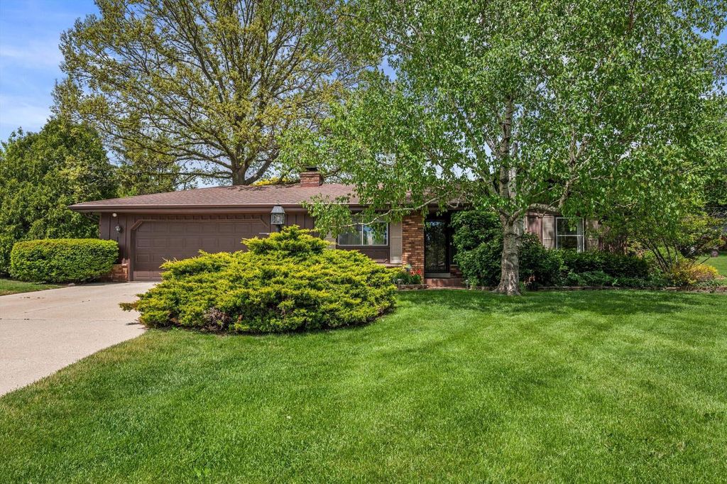 Photo of 18400 Honey Creek DRIVE, Brookfield, WI 53045 (MLS # 1963824)