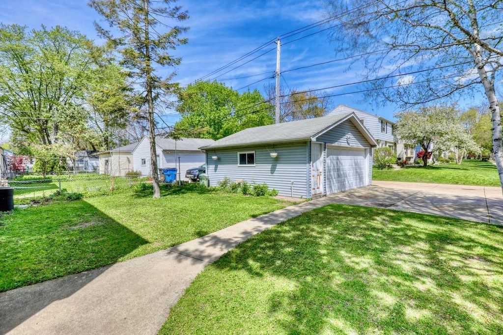 Photo of 180 E Henry Clay STREET, Whitefish Bay, WI 53217 (MLS # 1960914)