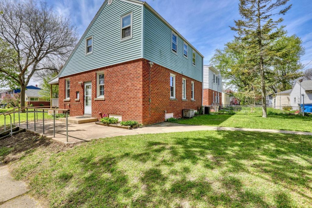 Photo of 180 E Henry Clay STREET, Whitefish Bay, WI 53217 (MLS # 1960914)