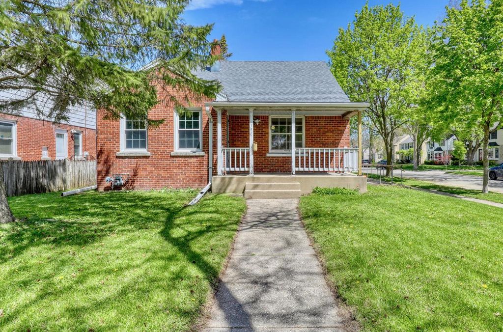 Photo of 180 E Henry Clay STREET, Whitefish Bay, WI 53217 (MLS # 1960914)