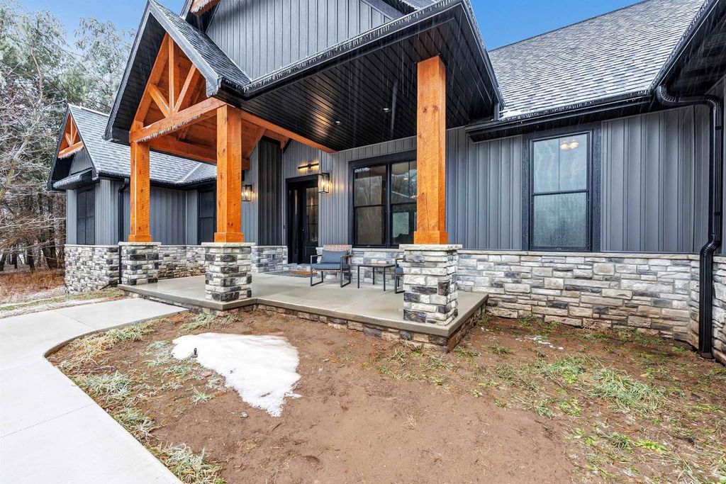 Photo of 3907 Trappers Bend COURT, Green Bay, WI 54313 (MLS # 50323146)