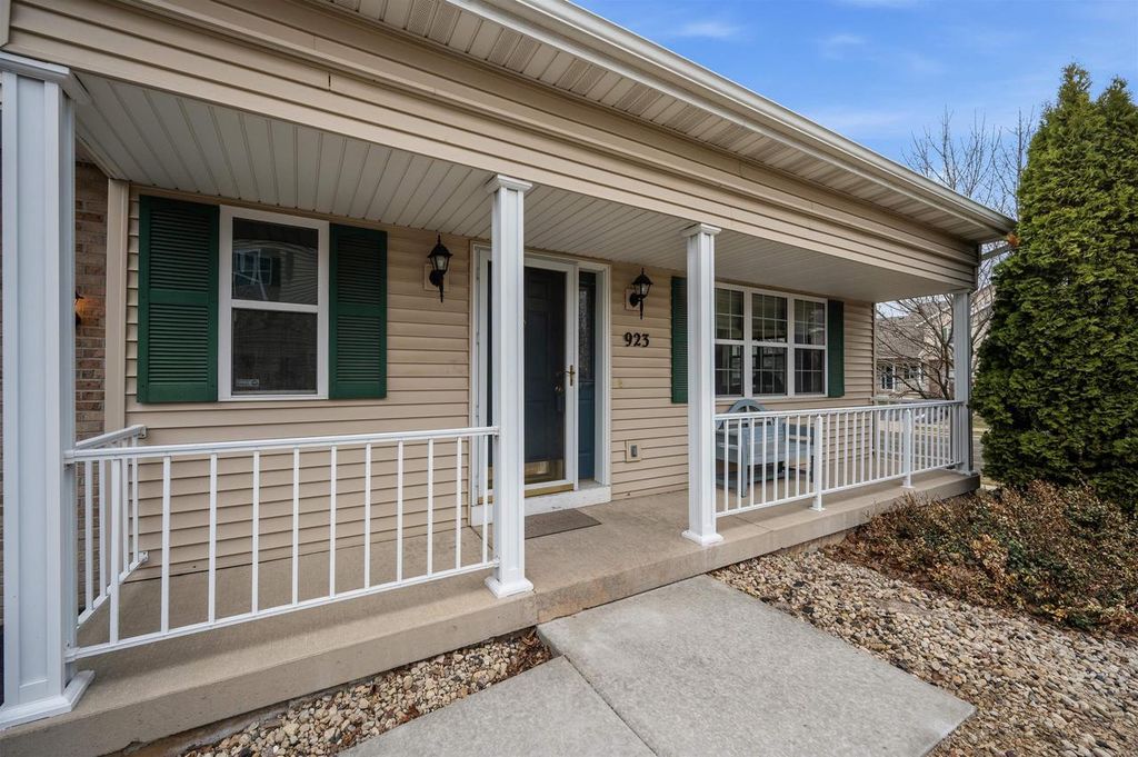 Photo of 923 Chandler LANE, Sun Prairie, WI 53590 (MLS # 2019585)