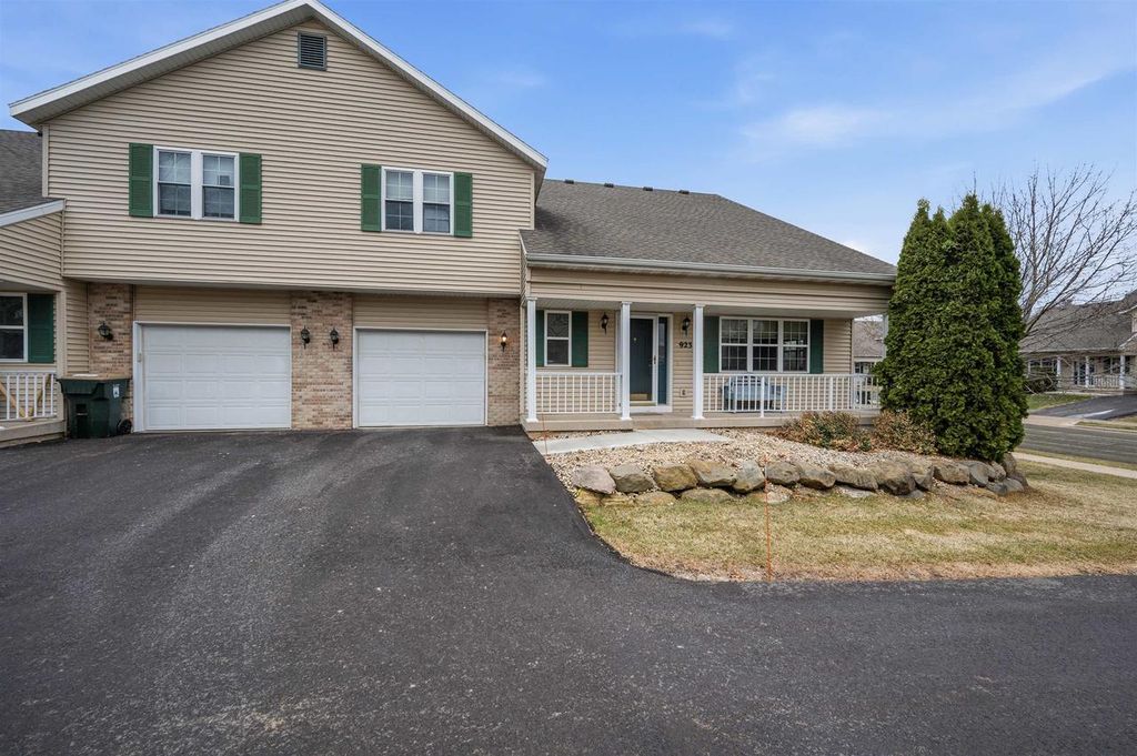Photo of 923 Chandler LANE, Sun Prairie, WI 53590 (MLS # 2019585)