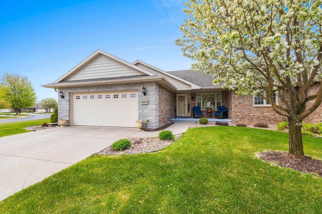 Photo of 1031 Misty Meadow CIRCLE, De Pere, WI 54115 (MLS # 50325525)