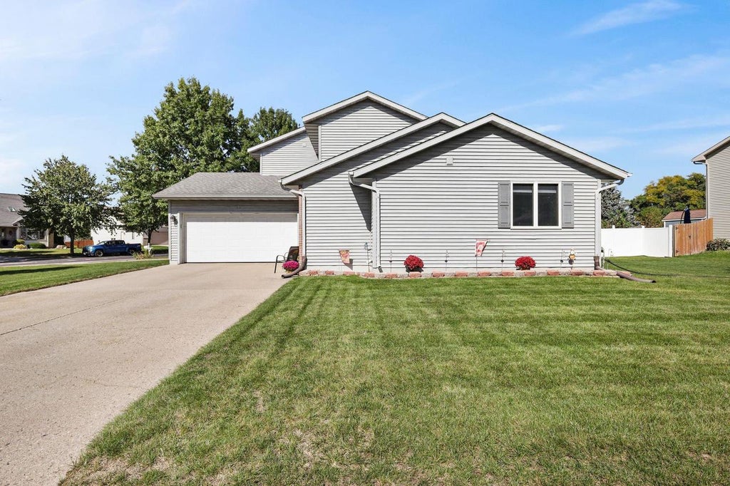Photo of 636 Constitution LANE, Deforest, WI 53532 (MLS # 2034000)